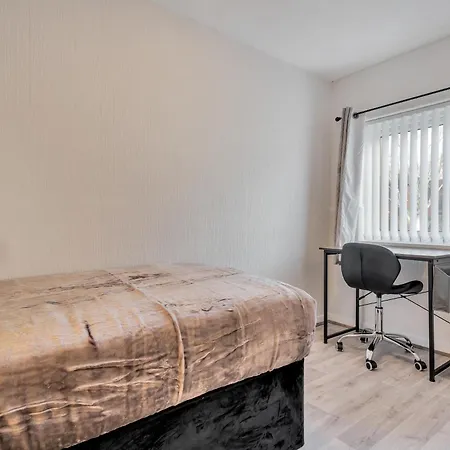 B5 Emerald Nest Holiday home Birmingham