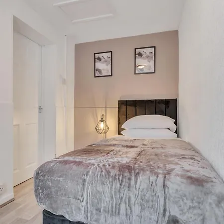 B5 Emerald Nest Holiday home